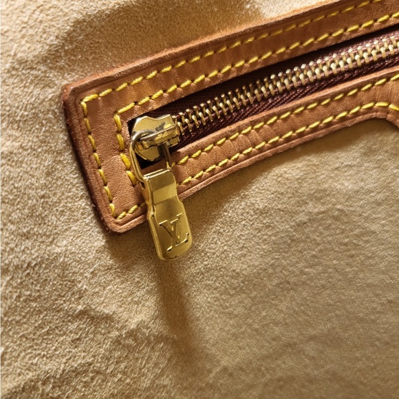 Authentic Louis Vuitton Looping GM - Picture 13 of 16